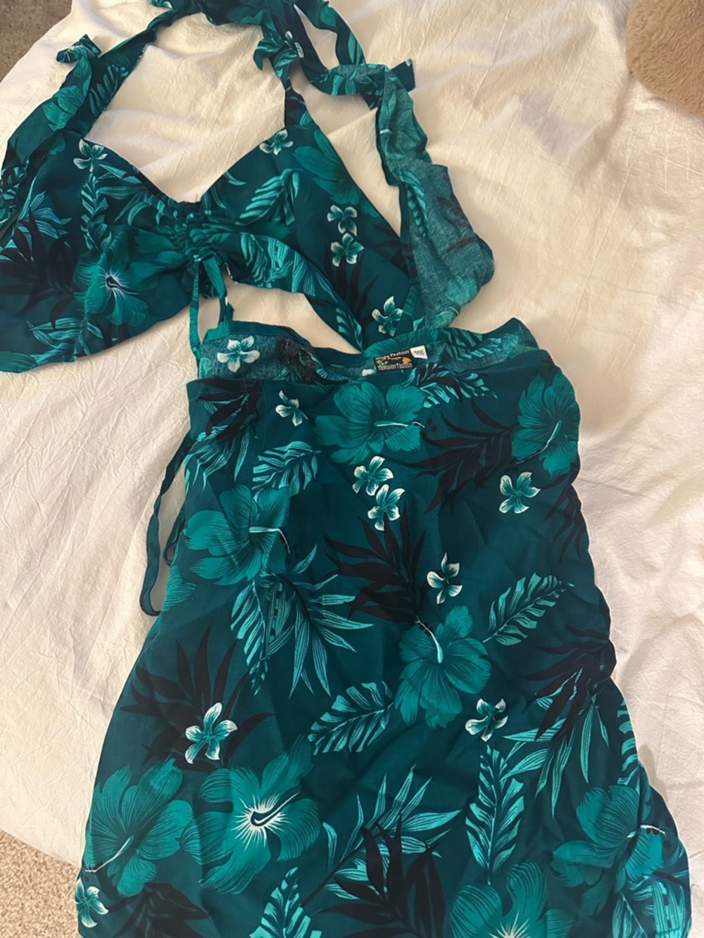 NWT Hawaiian Set - Picture 3 of 4